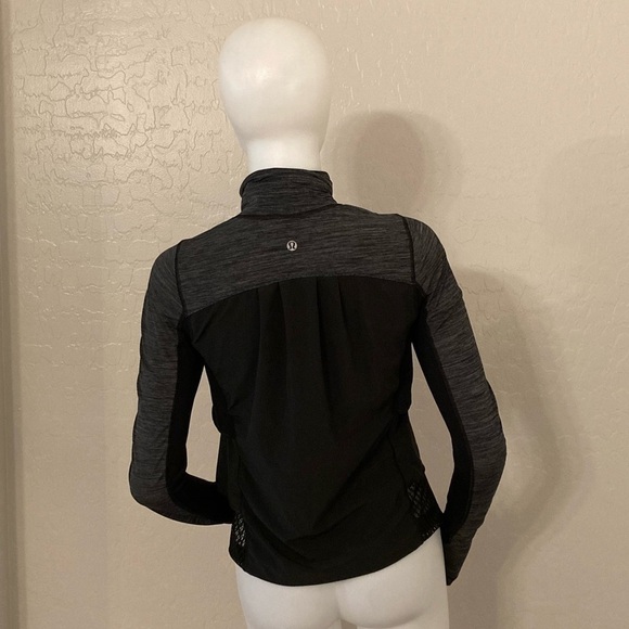 Lululemon Women’s Sun Runner Half Zip Hybrid Ruffled Pullover Jacket Size 6 - Picture 11 of 16
